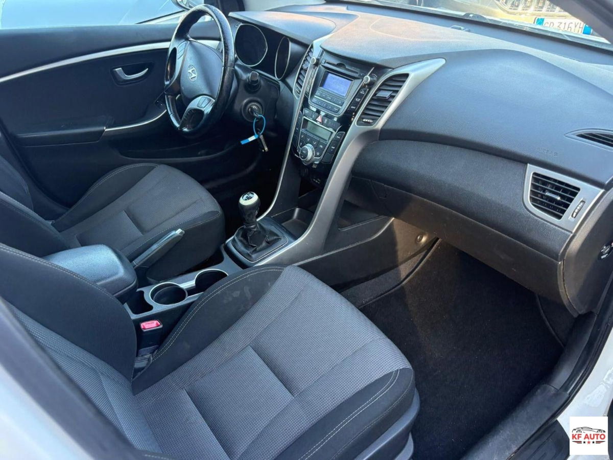 Hyundai i30 1.6 CRDi 5p. Classic (11)