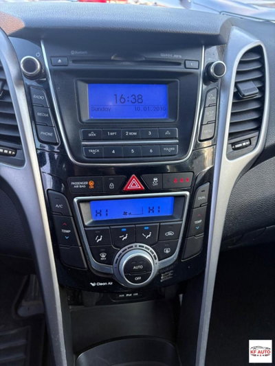 Hyundai i30 1.6 CRDi 5p. Classic (12)