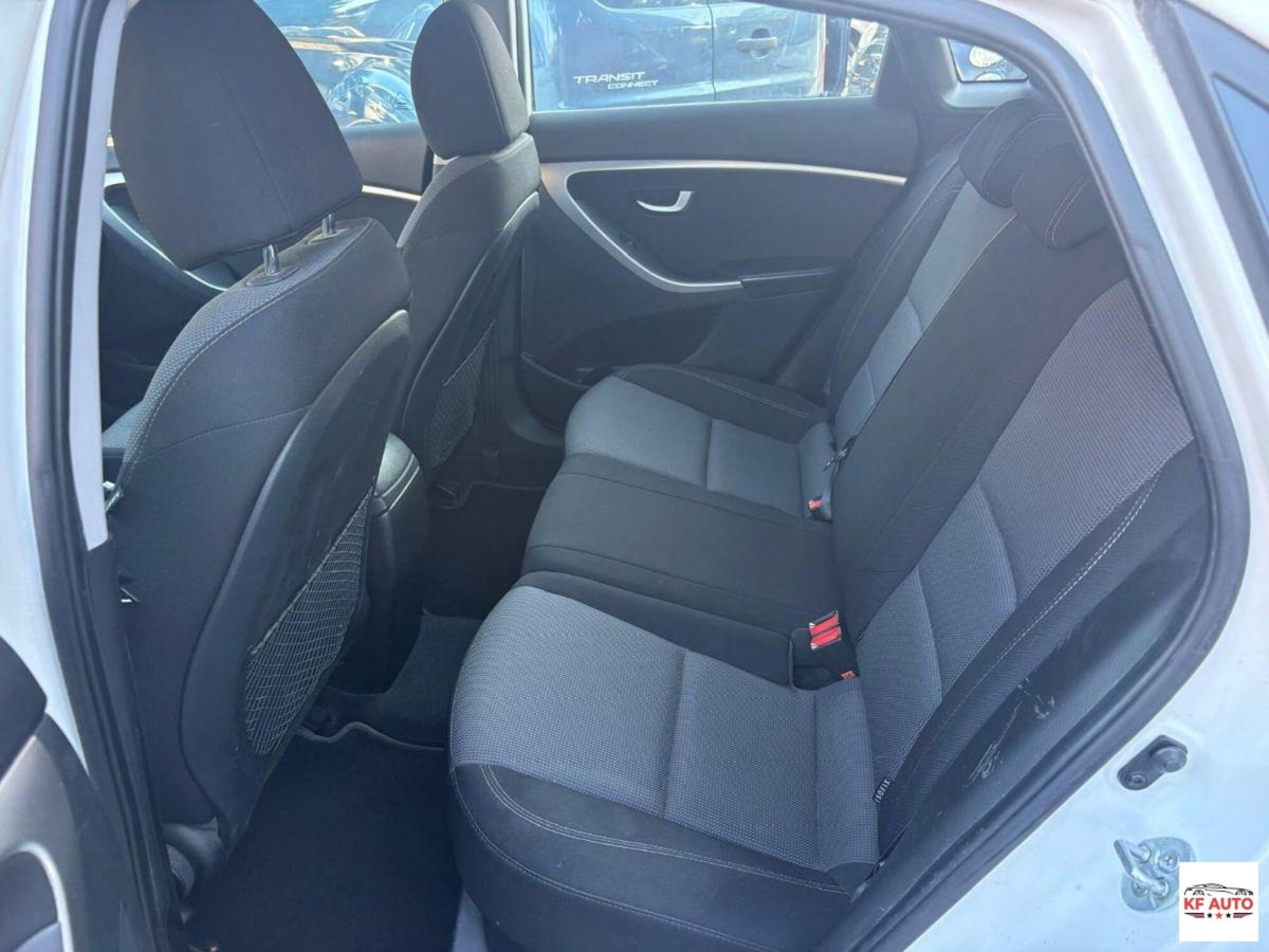 Hyundai i30 1.6 CRDi 5p. Classic (15)