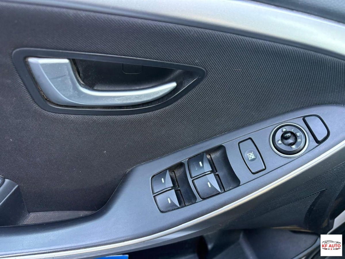 Hyundai i30 1.6 CRDi 5p. Classic (17)