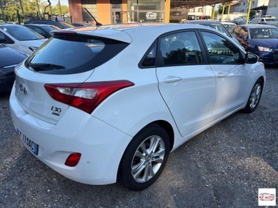 Hyundai i30 1.6 CRDi 5p. Classic (3)