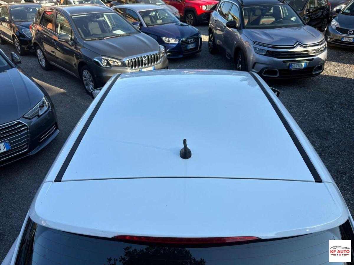 Hyundai i30 1.6 CRDi 5p. Classic (7)