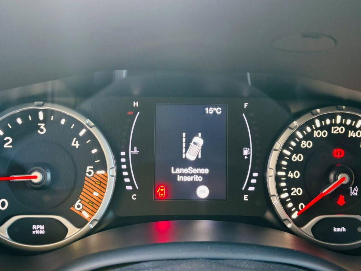 Jeep Renegade 1.6 Mjt 120 CV Limited (19)