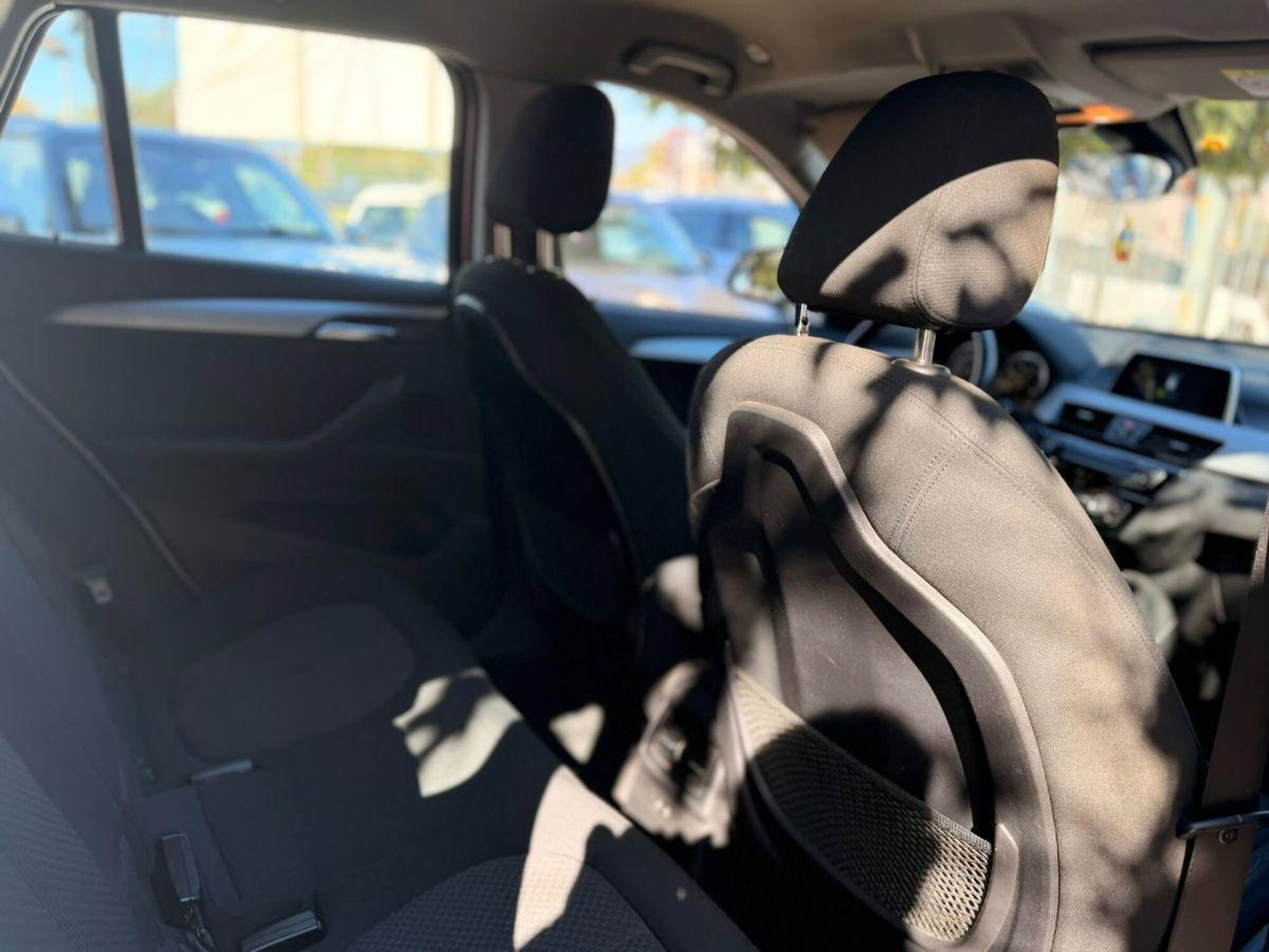 BMW X1 sDrive18d Business (17)