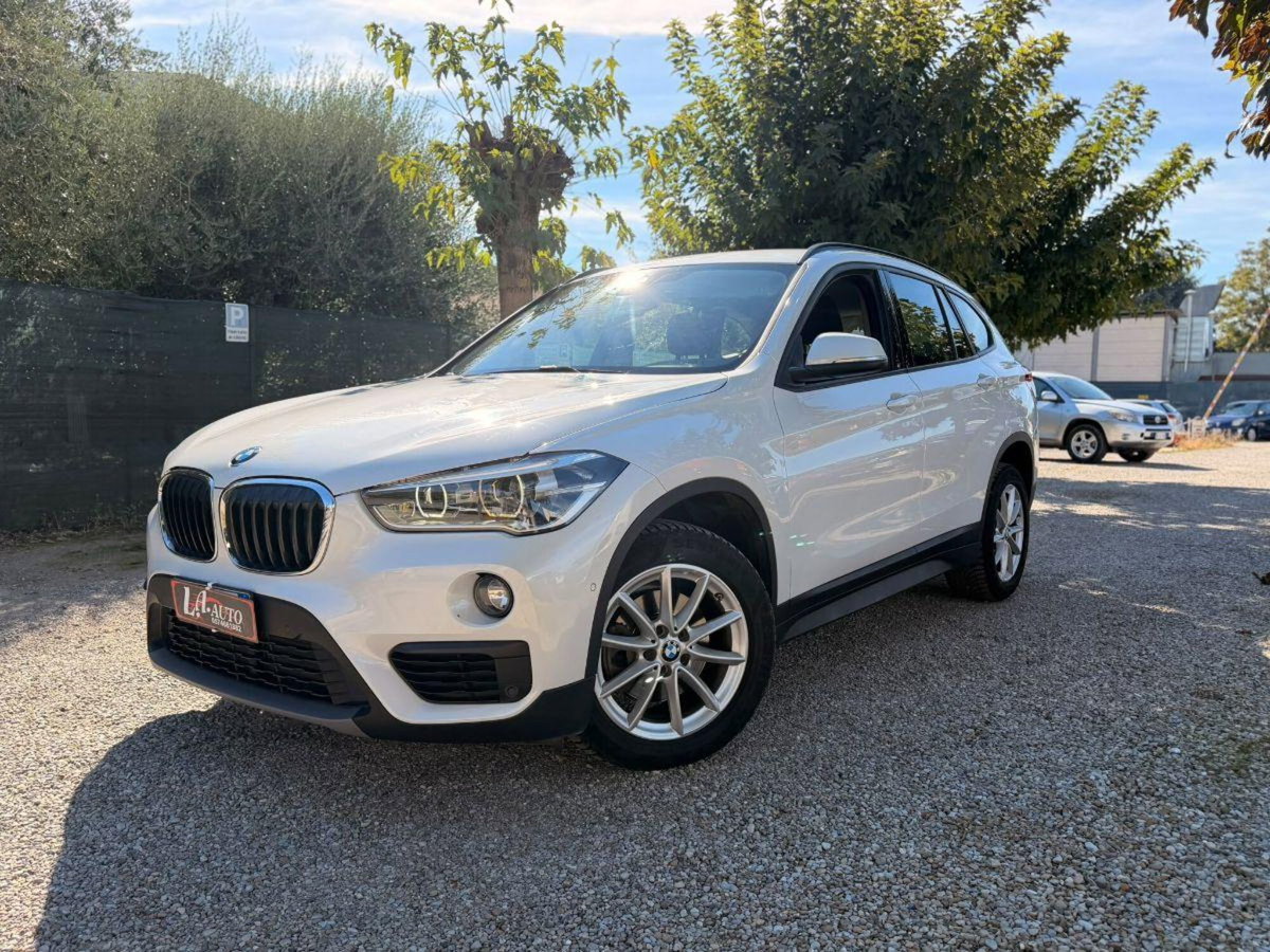 BMW X1 sDrive18d Business (2)