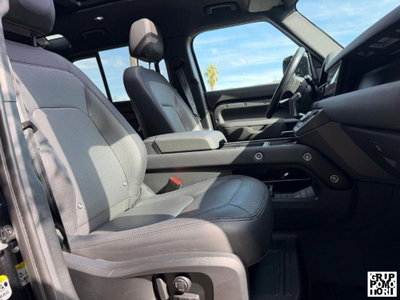 Land Rover Defender 110 3.0D I6 250 CV AWD Auto Commercial SE (16)