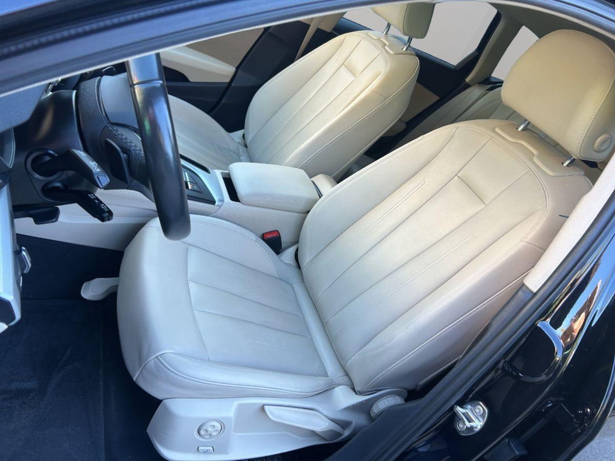 Audi A4 Avant 30 TDI/136 CV S tronic S line edition (11)