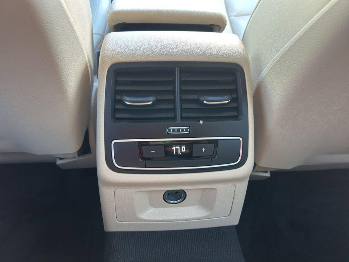 Audi A4 Avant 30 TDI/136 CV S tronic S line edition (14)