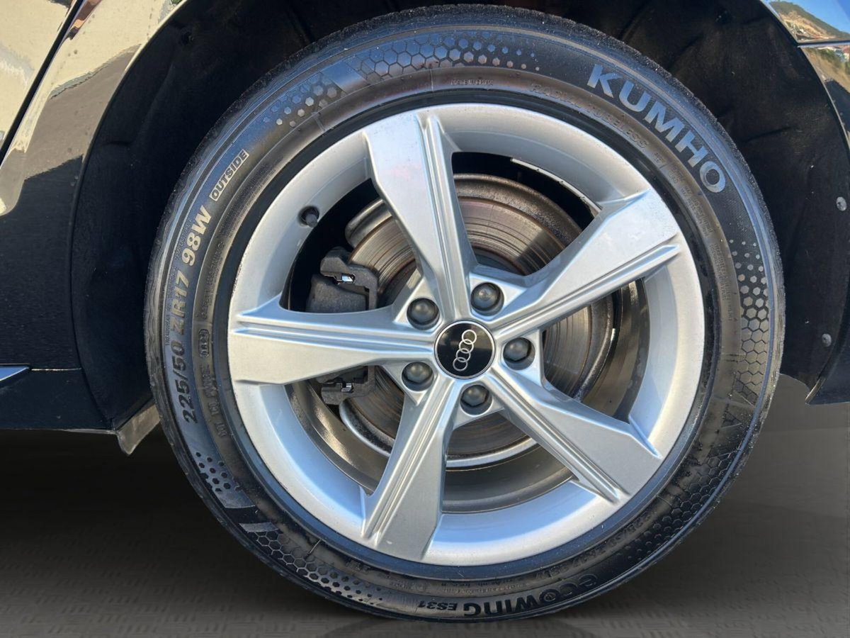 Audi A4 Avant 30 TDI/136 CV S tronic S line edition (9)