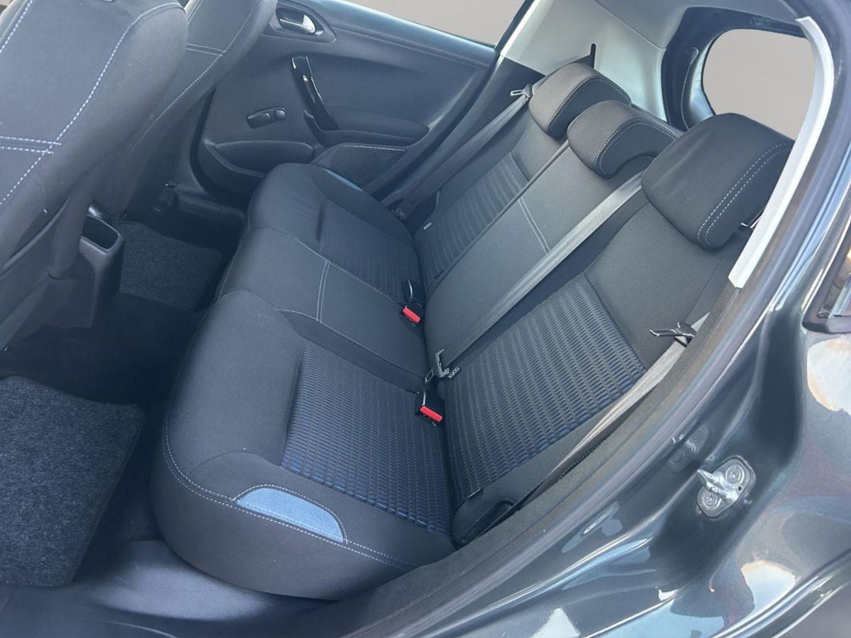 Peugeot 208 HDi 68 CV 5 porte Allure (11)