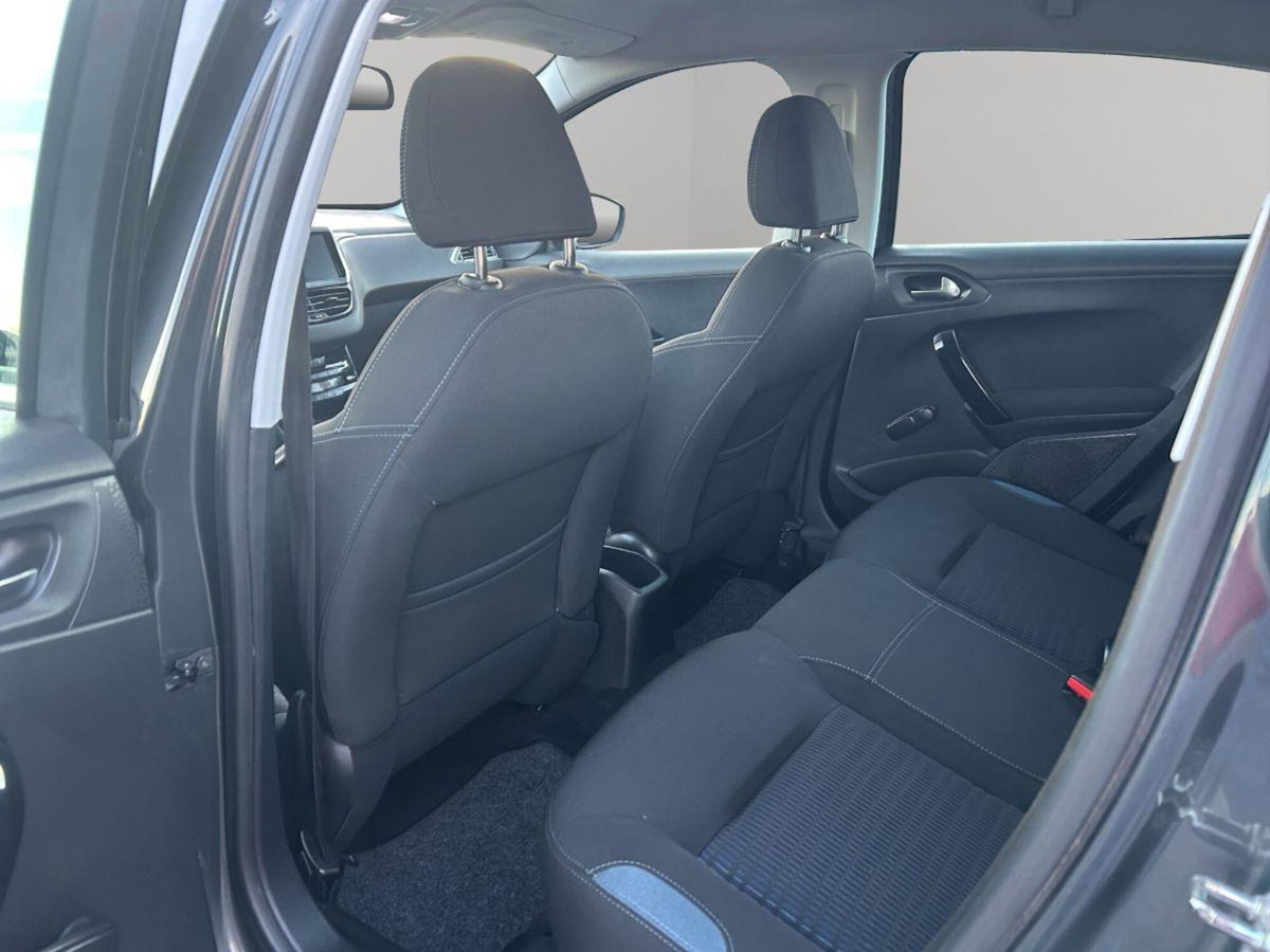 Peugeot 208 HDi 68 CV 5 porte Allure (12)