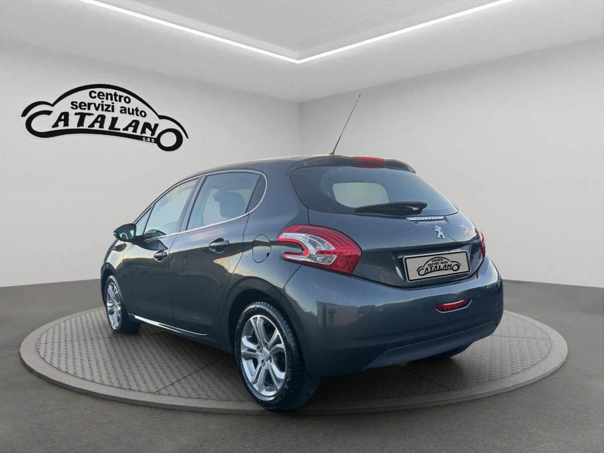 Peugeot 208 HDi 68 CV 5 porte Allure (3)