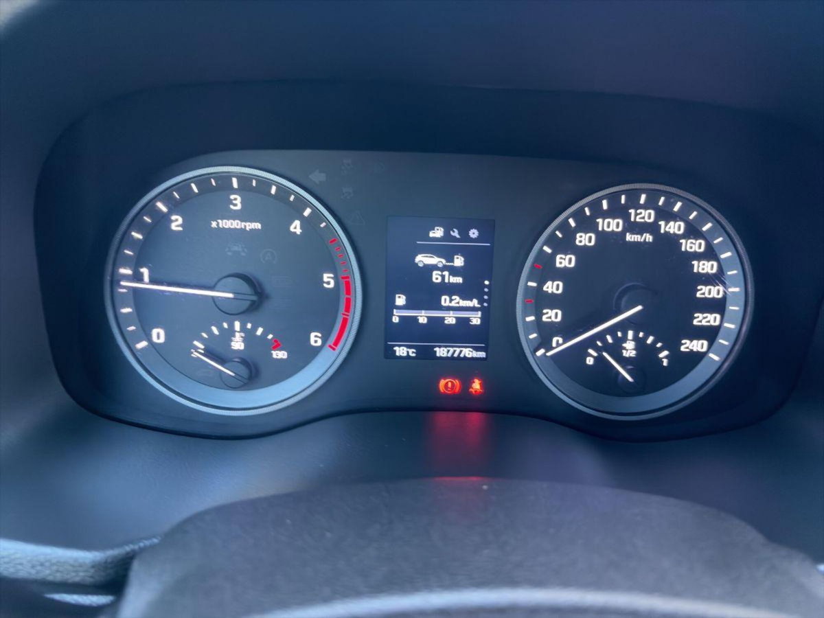 Hyundai Tucson 1.7 CRDi XPossible (20)