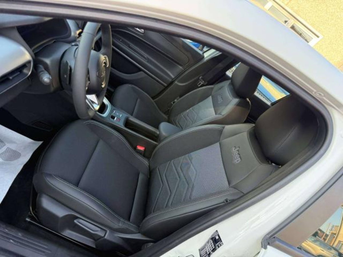 Jeep Avenger 1.2 turbo e-hybrid mhev Altitude fwd 110cv edct6 (7)