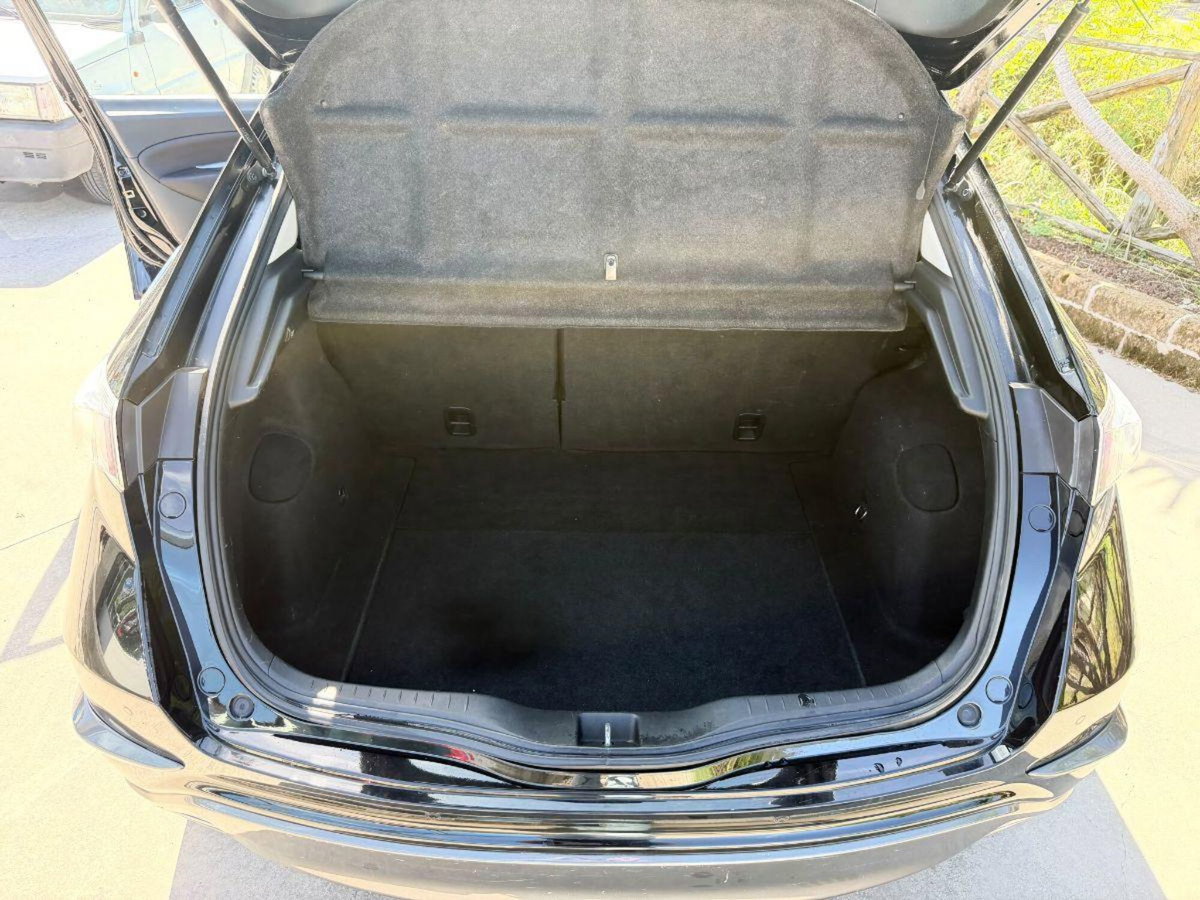 Honda Civic 1.4 i-VTEC 5p. Elegance (17)