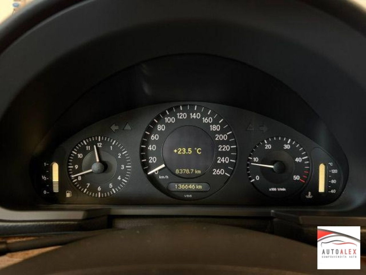 Mercedes-Benz Classe E 220 CDI cat Classic (10)