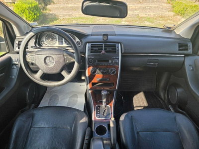 Mercedes-Benz Classe B 180 NGT BlueEFFICIENCY Premium (11)