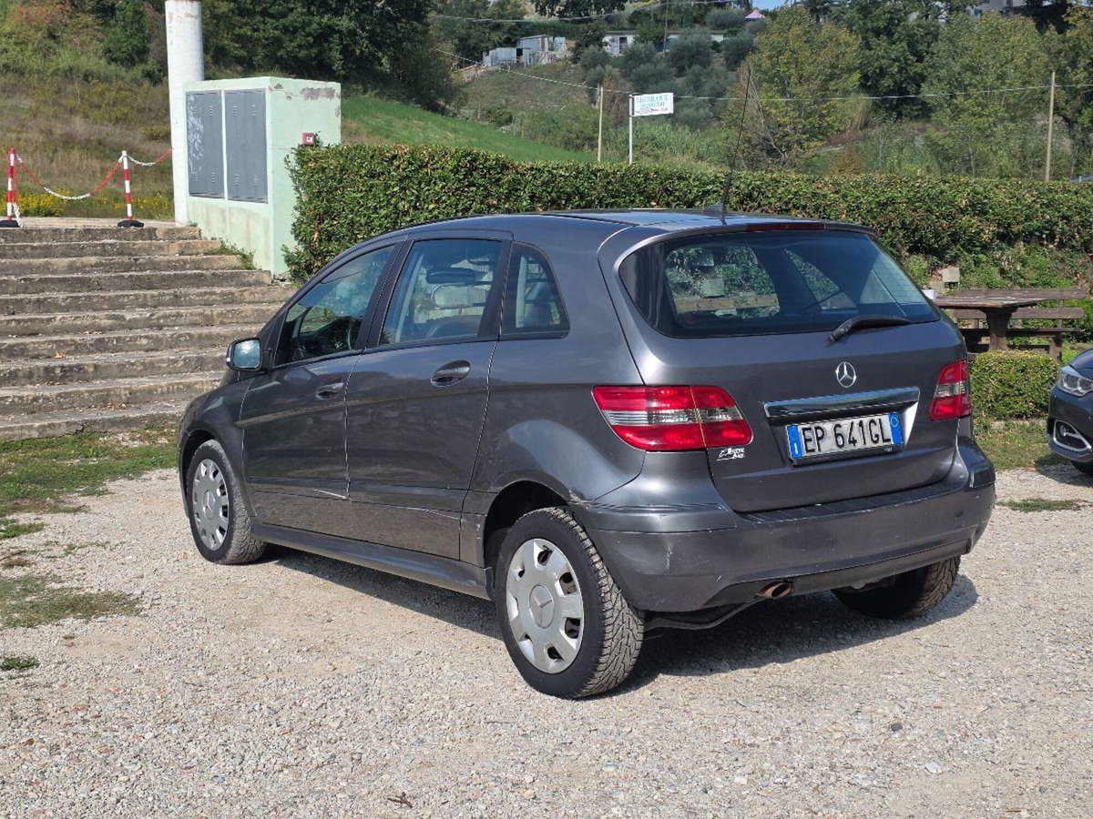 Mercedes-Benz Classe B 180 NGT BlueEFFICIENCY Premium (4)