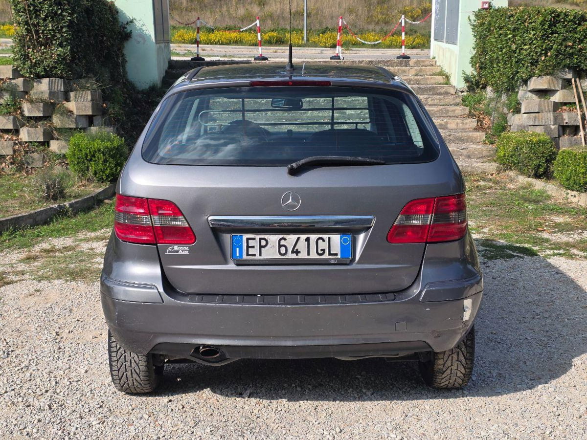 Mercedes-Benz Classe B 180 NGT BlueEFFICIENCY Premium (5)