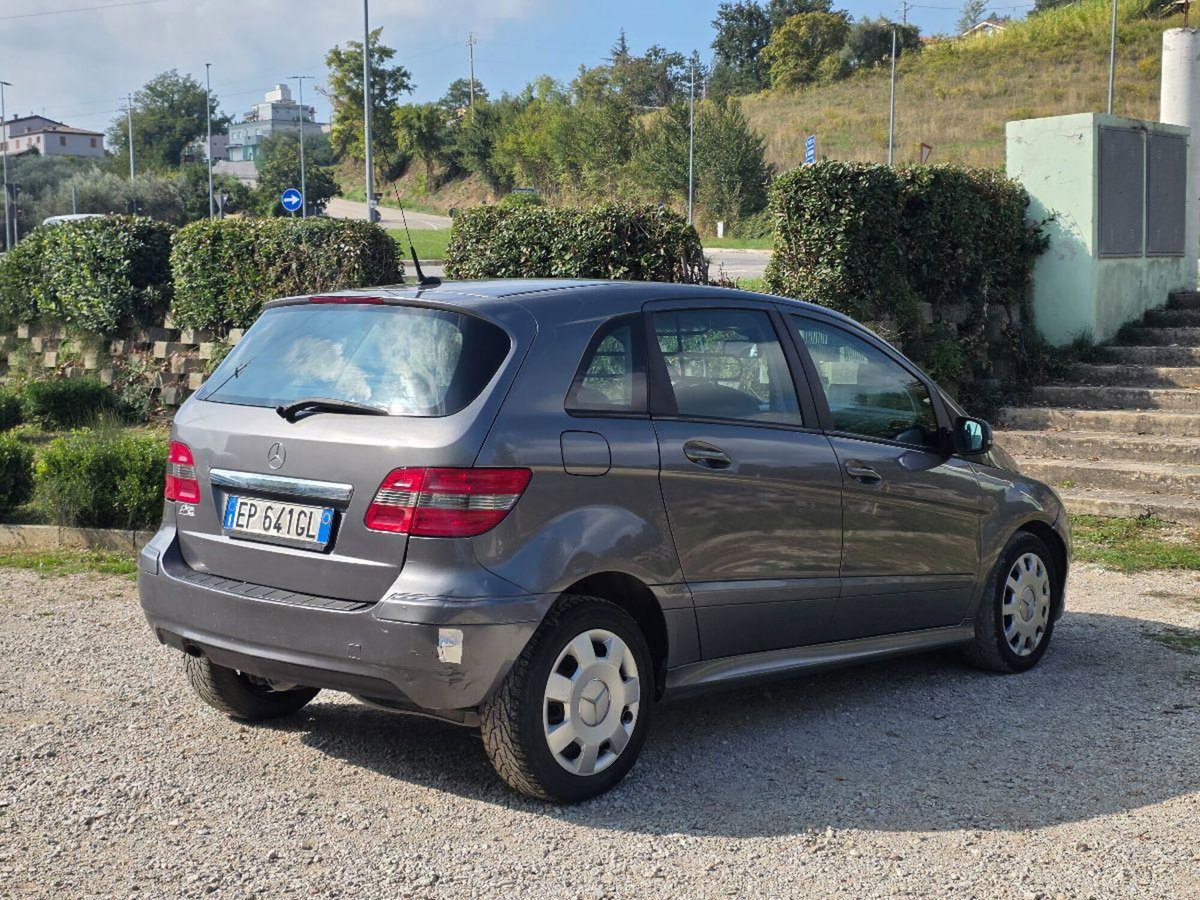 Mercedes-Benz Classe B 180 NGT BlueEFFICIENCY Premium (6)