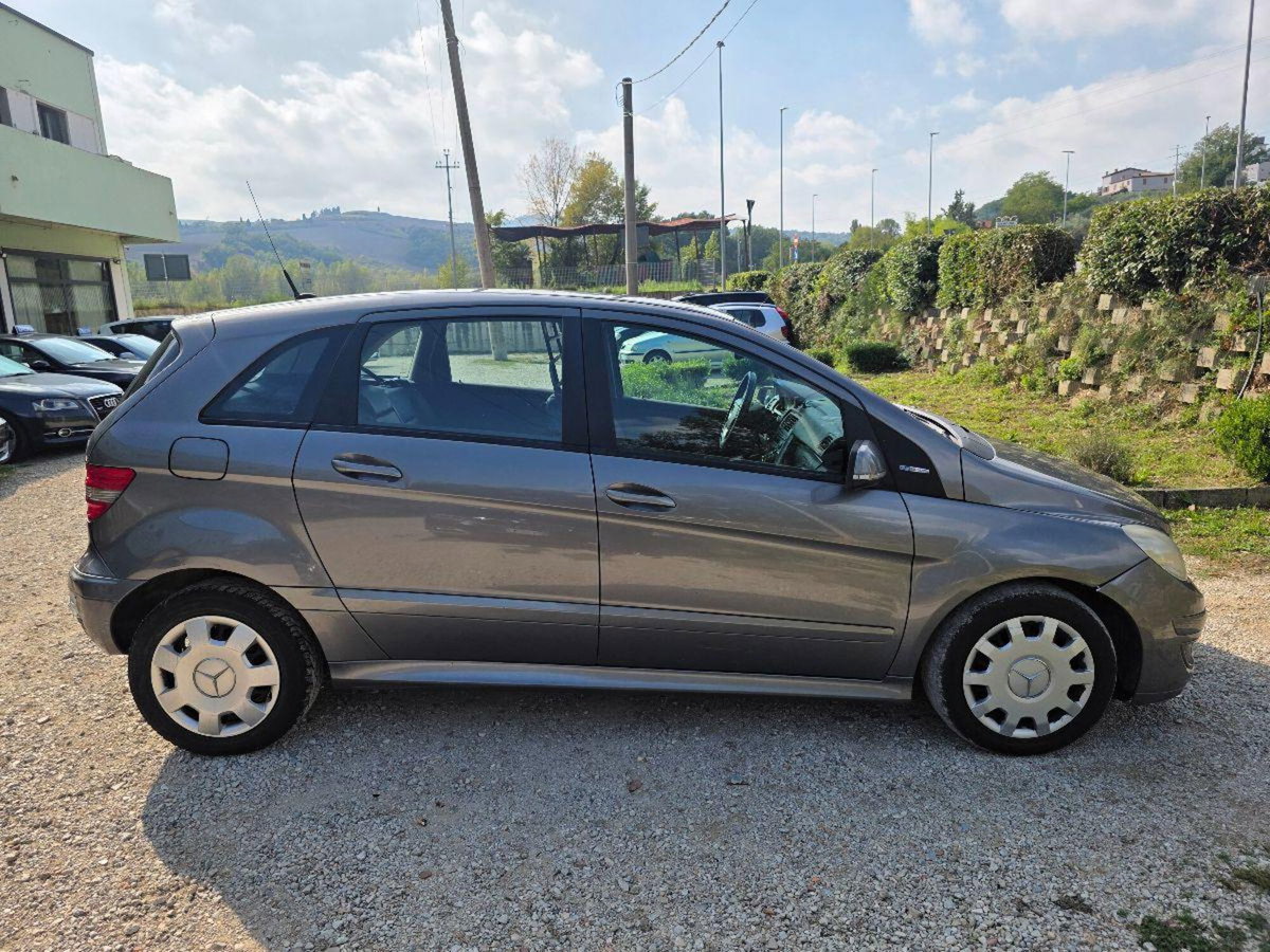 Mercedes-Benz Classe B 180 NGT BlueEFFICIENCY Premium (7)