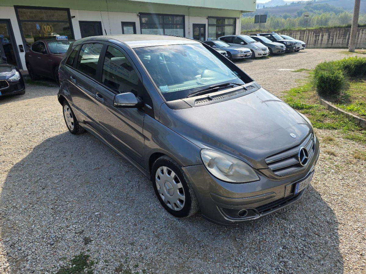 Mercedes-Benz Classe B 180 NGT BlueEFFICIENCY Premium (8)