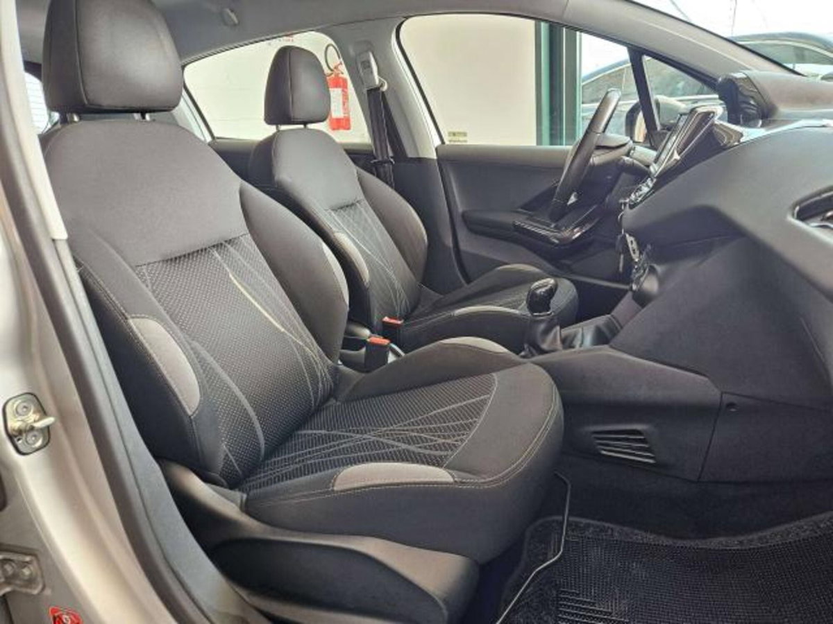 Peugeot 208 82 5 porte Access (10)