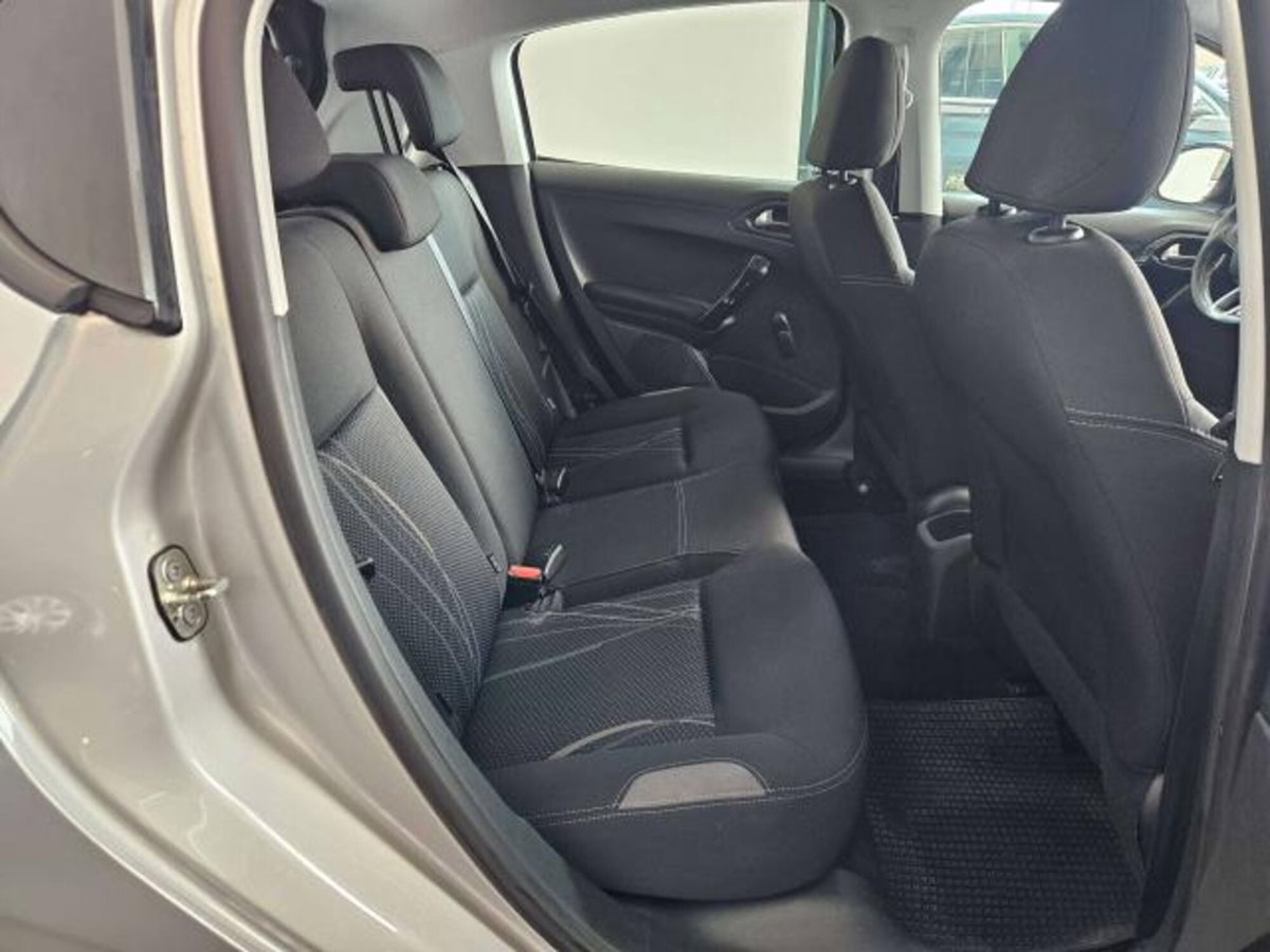Peugeot 208 82 5 porte Access (12)