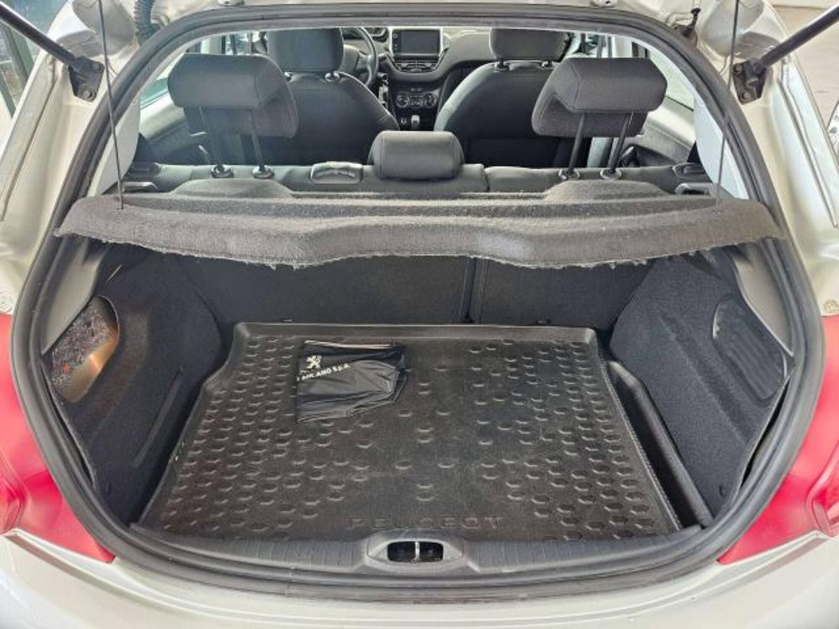 Peugeot 208 82 5 porte Access (14)