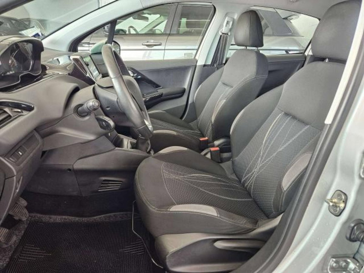 Peugeot 208 82 5 porte Access (7)