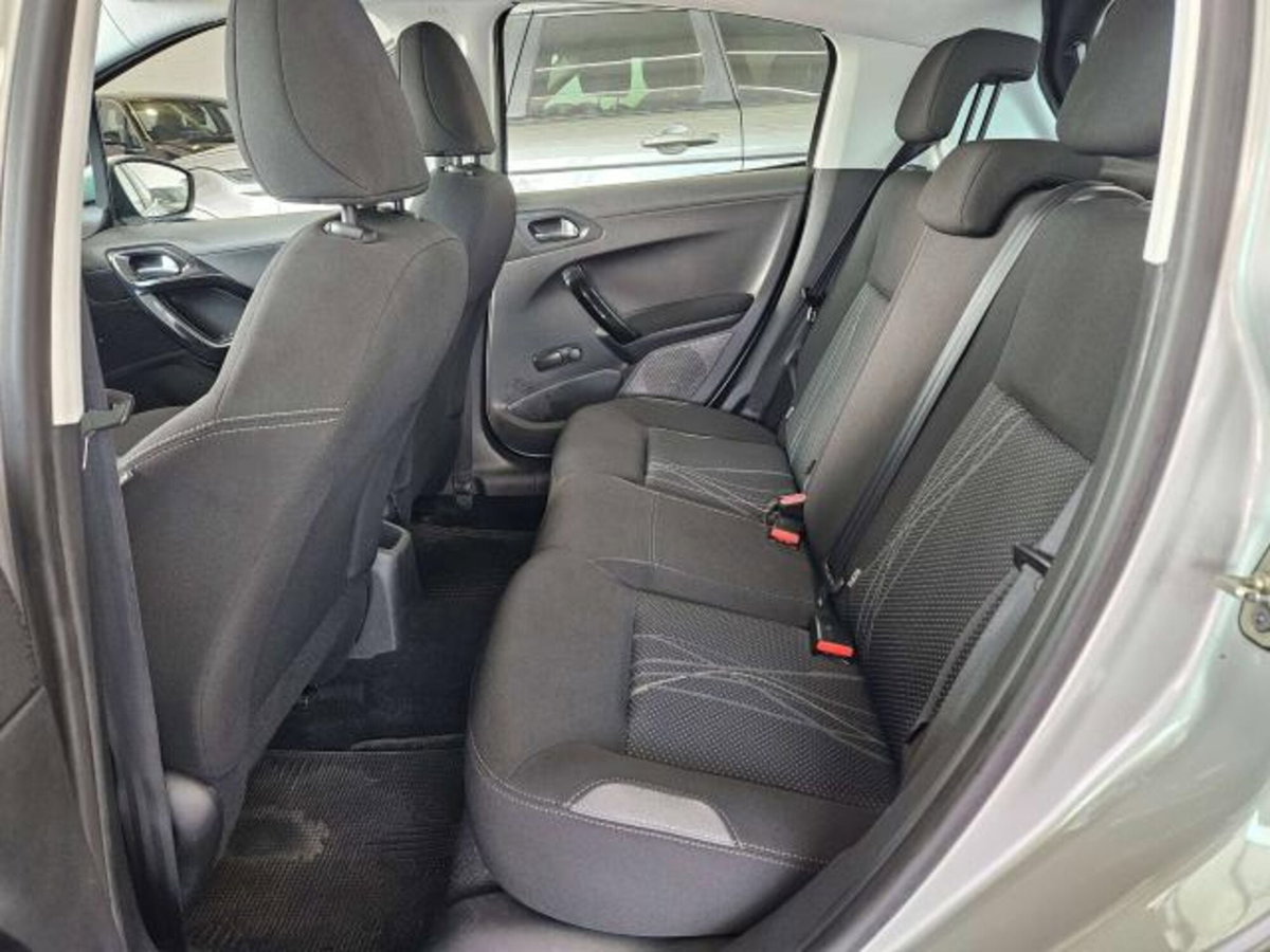 Peugeot 208 82 5 porte Access (9)