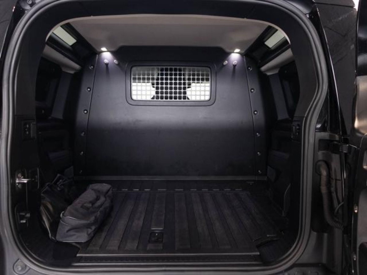 Land Rover Defender 90 3.0D I6 200 CV AWD Auto X-Dynamic HSE (8)