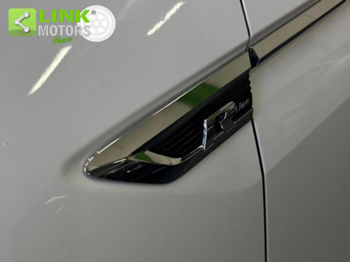 Volkswagen Tiguan 2.0 BiTDI SCR DSG 4MOTION Executive R-Line BMT (18)