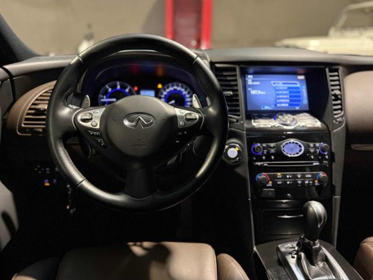Infiniti QX70 3.0 diesel V6 AT S Premium (12)