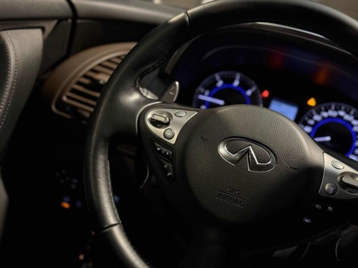 Infiniti QX70 3.0 diesel V6 AT S Premium (17)