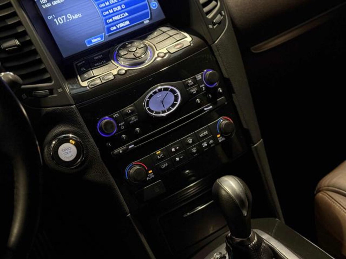 Infiniti QX70 3.0 diesel V6 AT S Premium (20)