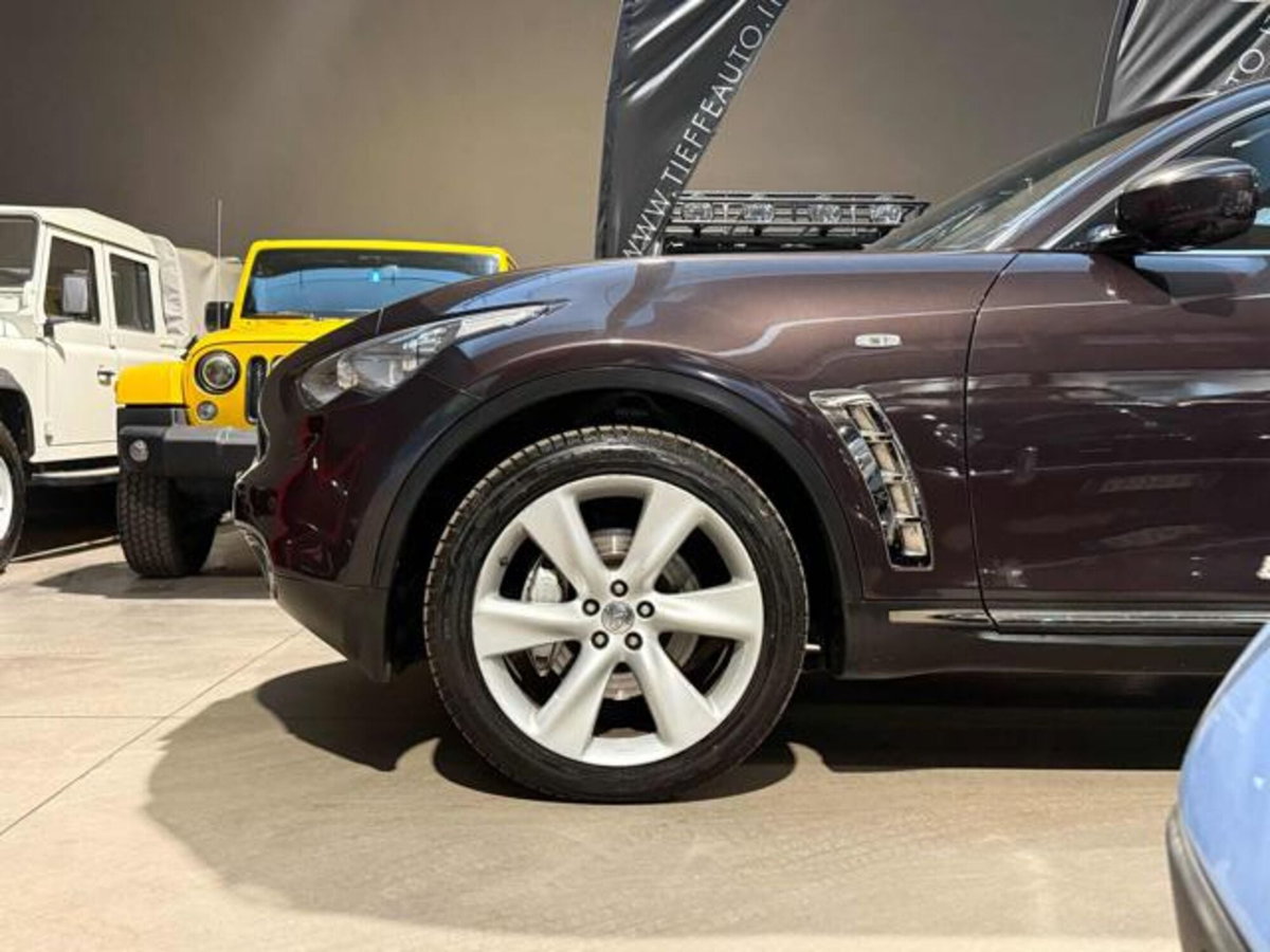 Infiniti QX70 3.0 diesel V6 AT S Premium (7)