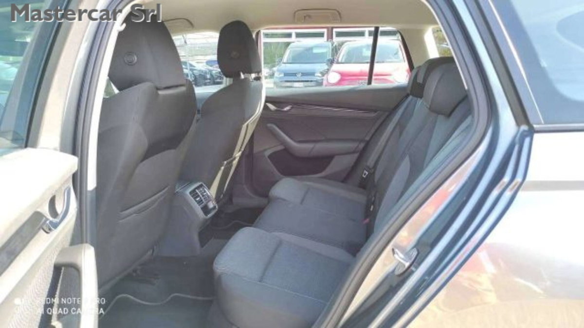 Skoda Octavia Station Wagon 2.0 TDI EVO SCR DSG Wagon Ambition (12)