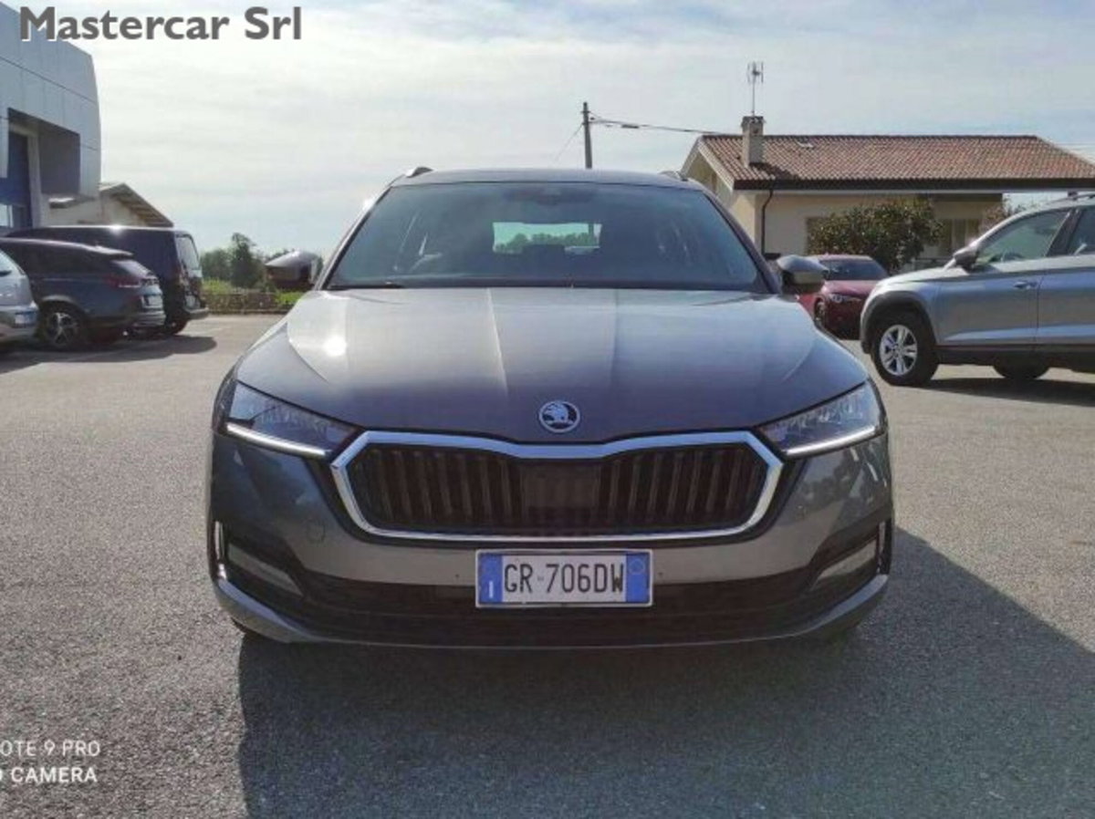 Skoda Octavia Station Wagon 2.0 TDI EVO SCR DSG Wagon Ambition (2)