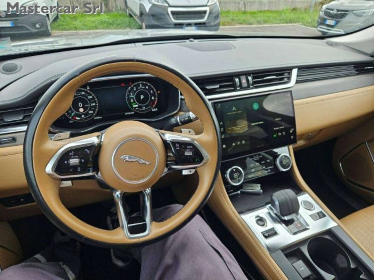 Jaguar F-Pace 2.0 300 CV AWD aut. Pure (15)