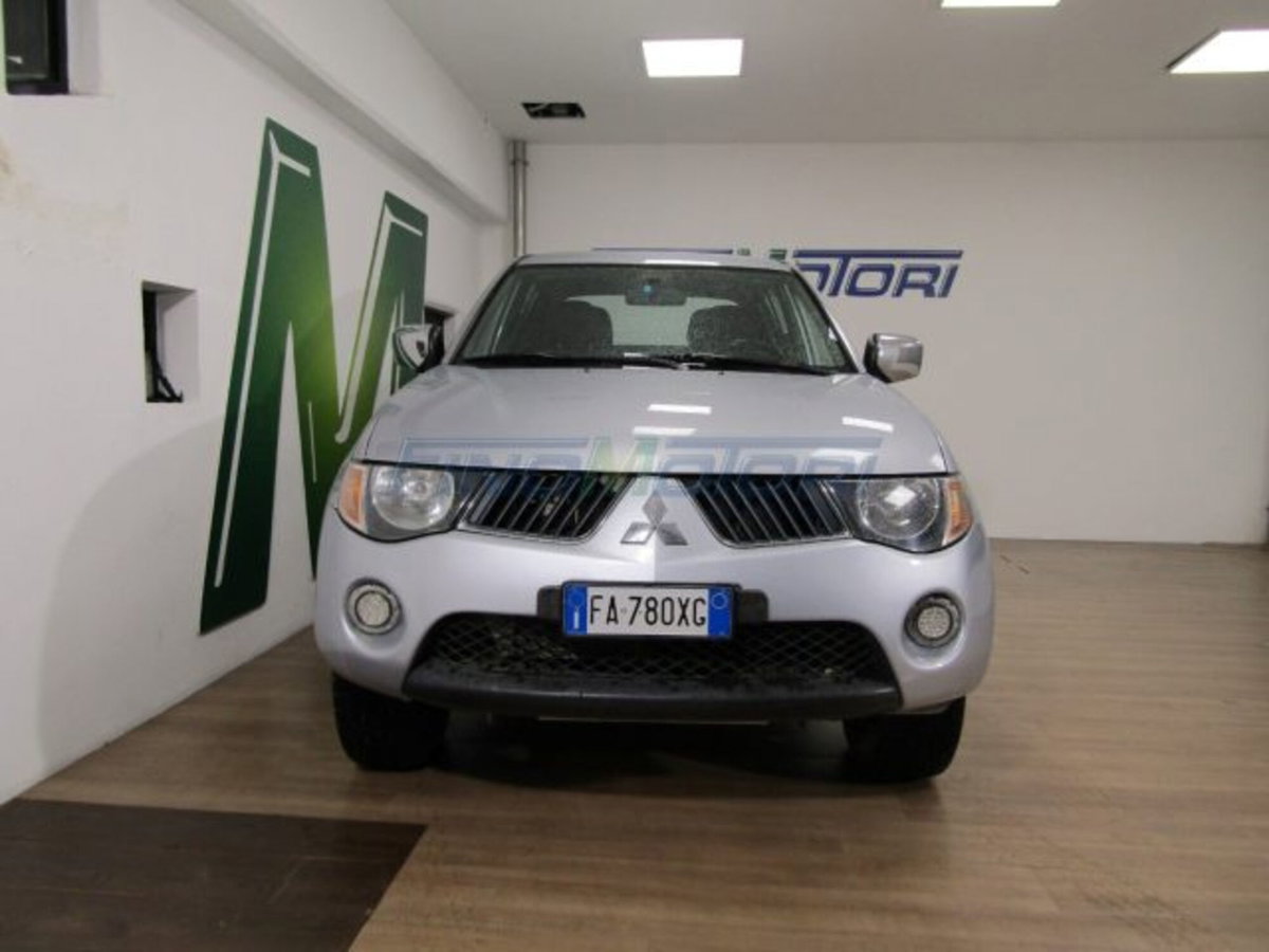 Mitsubishi L200 2.5 DI-D Double Cab Invite (2)