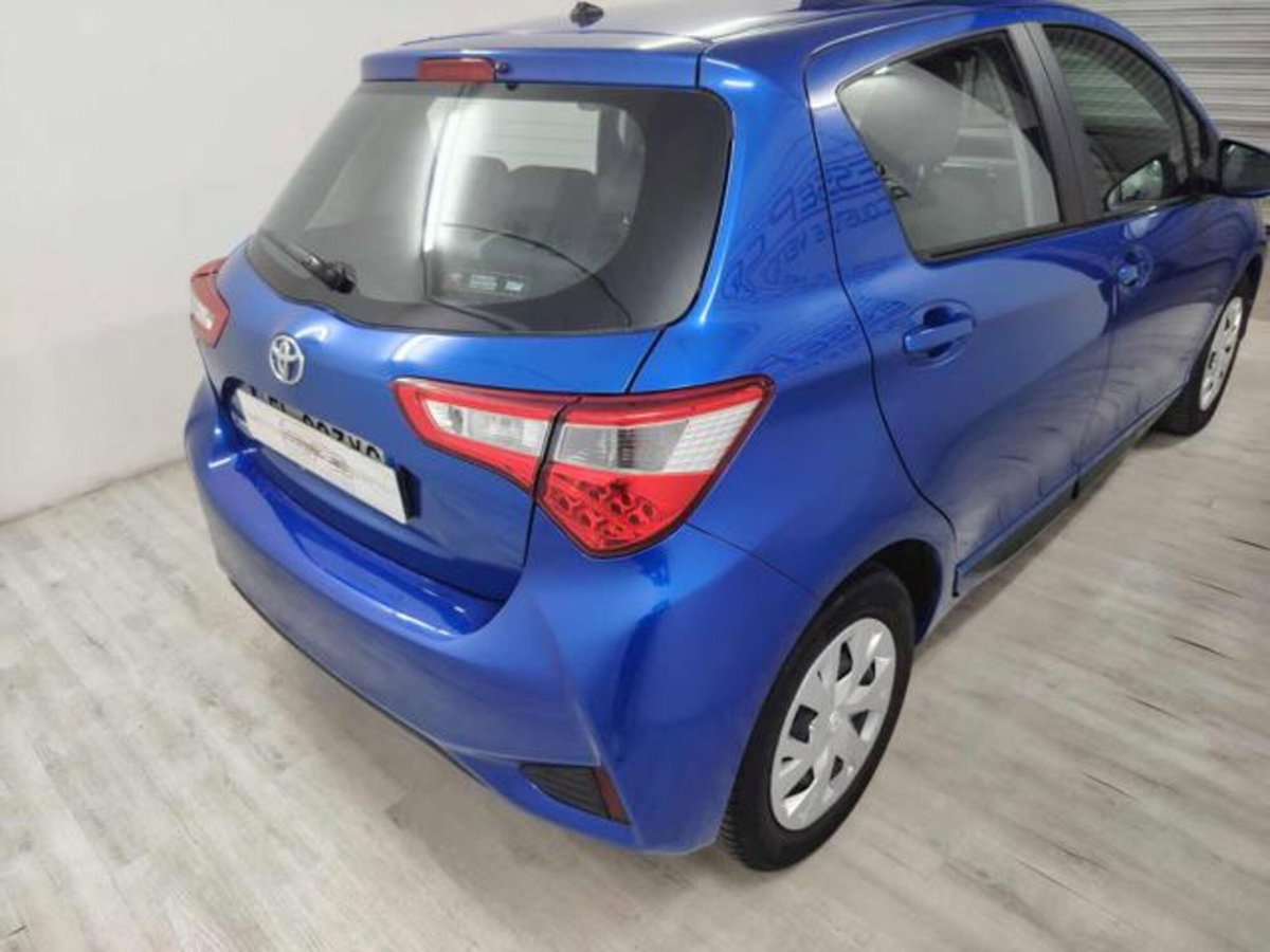 Toyota Yaris 1.0 5 porte Active (3)