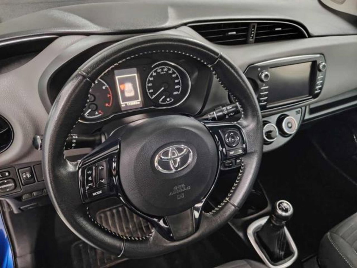 Toyota Yaris 1.0 5 porte Active (5)