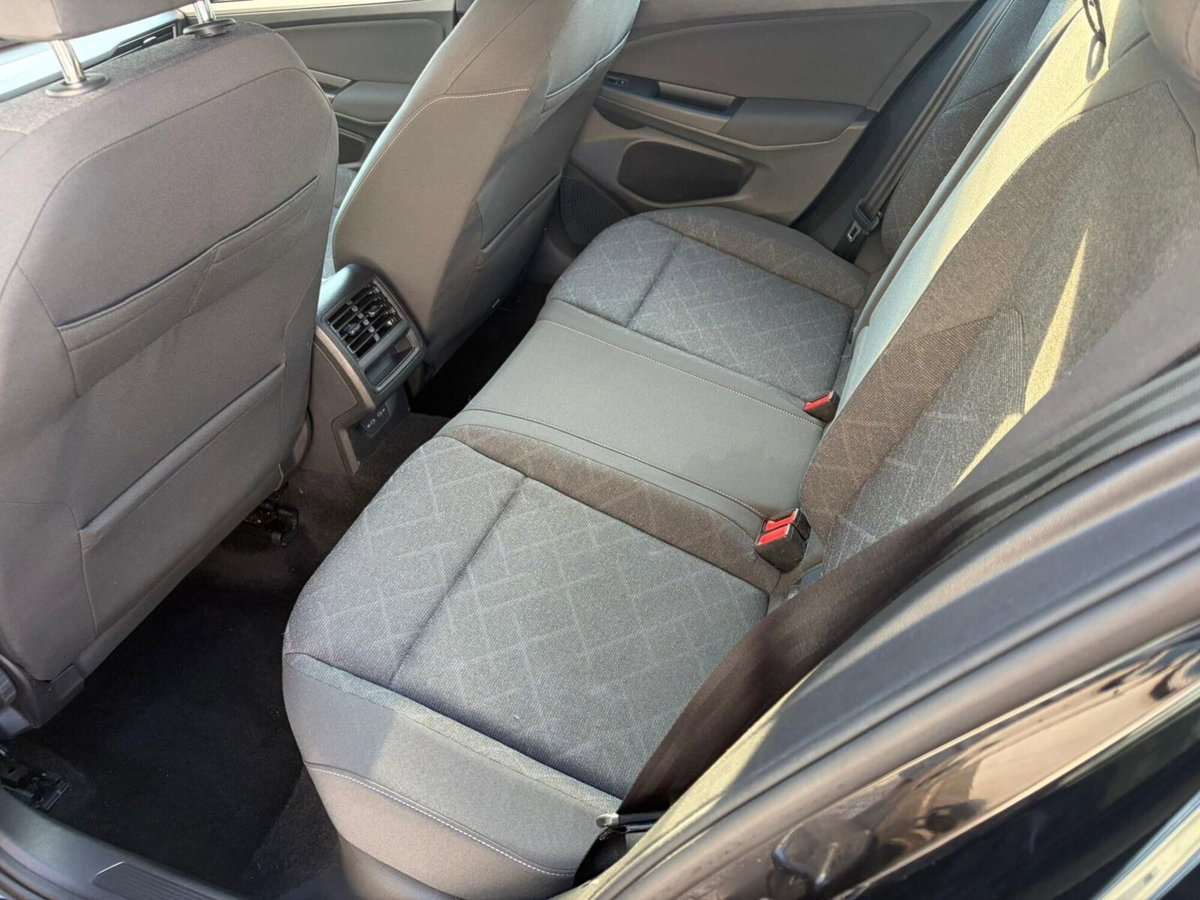 Volkswagen Golf 2.0 TDI SCR Life (9)