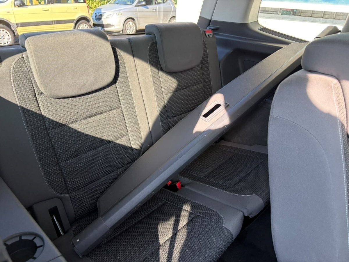 Volkswagen Touran 1.6 TDI DSG Comfortline (14)