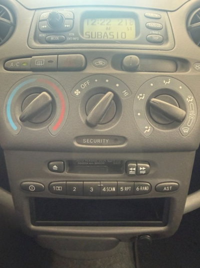 Toyota Yaris 16V cat 3 porte Sol (11)
