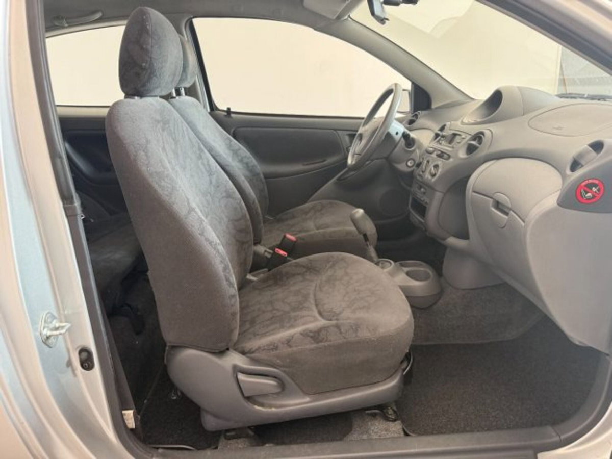 Toyota Yaris 16V cat 3 porte Sol (12)
