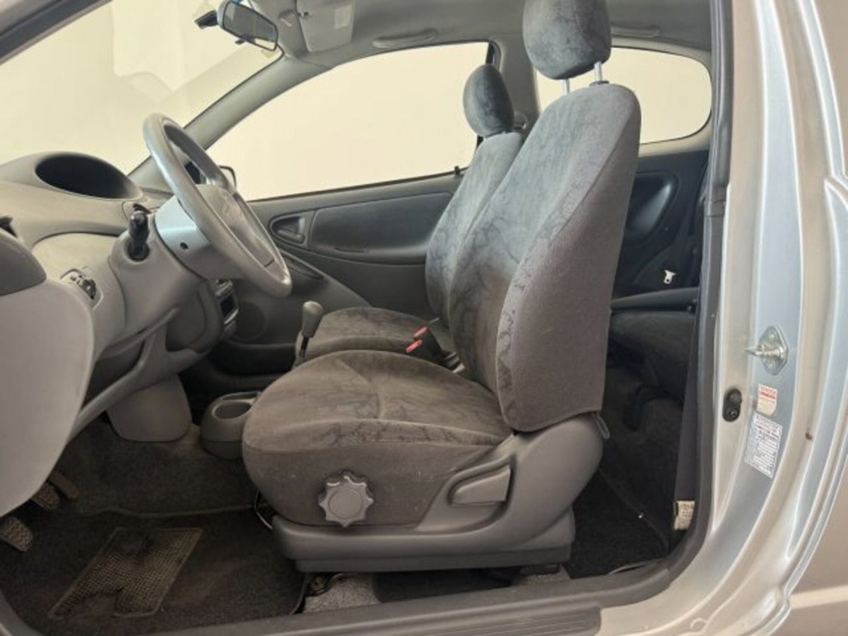 Toyota Yaris 16V cat 3 porte Sol (13)