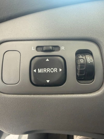 Toyota Yaris 16V cat 3 porte Sol (17)