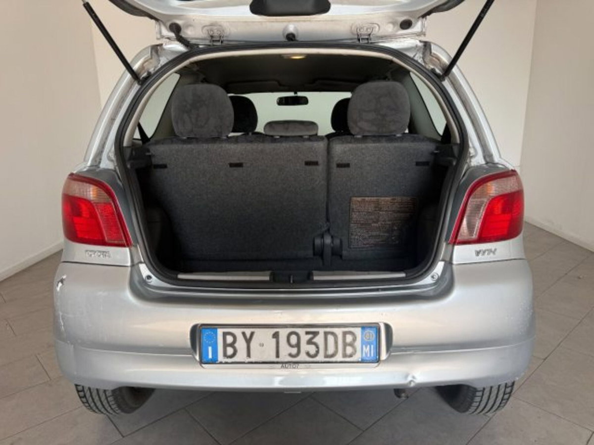 Toyota Yaris 16V cat 3 porte Sol (7)